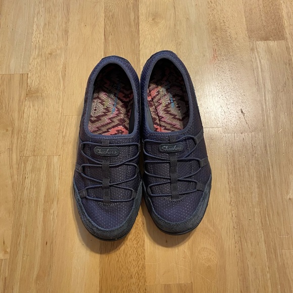 Sketchers slip on with leather - Picture 7 of 7